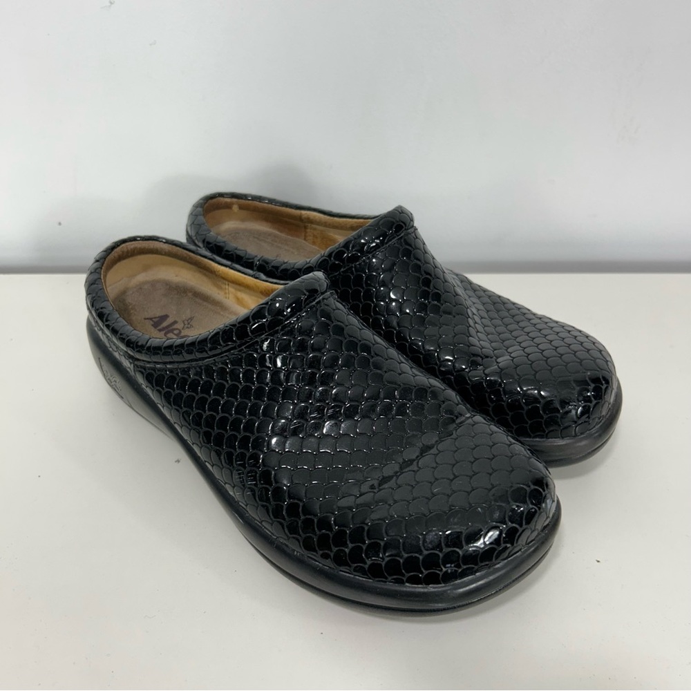 Alegria Black Mules & Clogs with Textured Finish